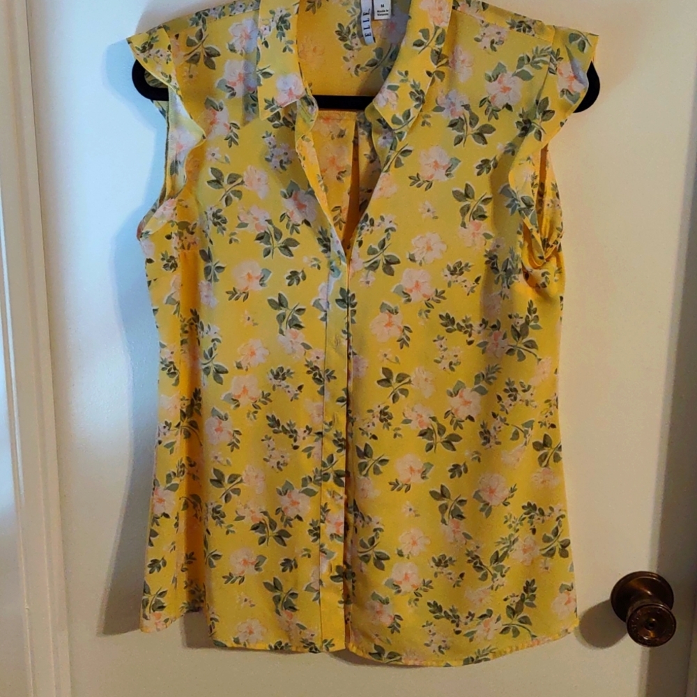 NWT Elle medium blouse